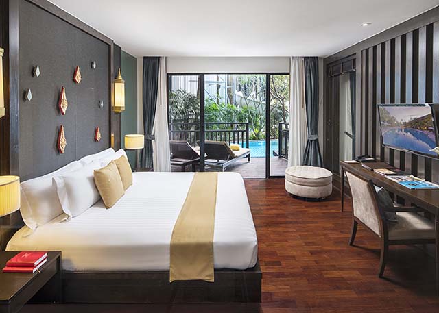 Junior Suite Pool Access