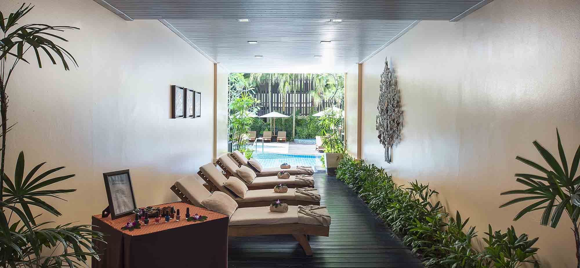 SPA Cenvaree Poolside Massage