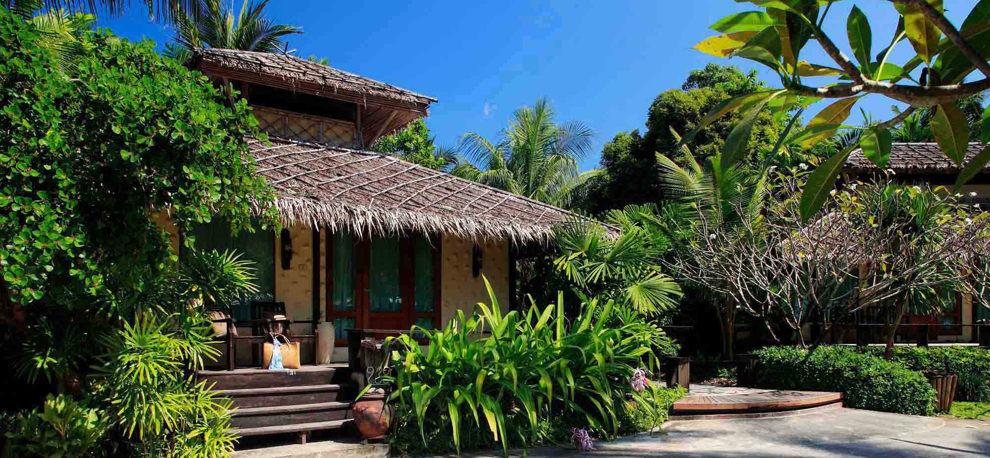 Premium Deluxe Ocean Front Cabana