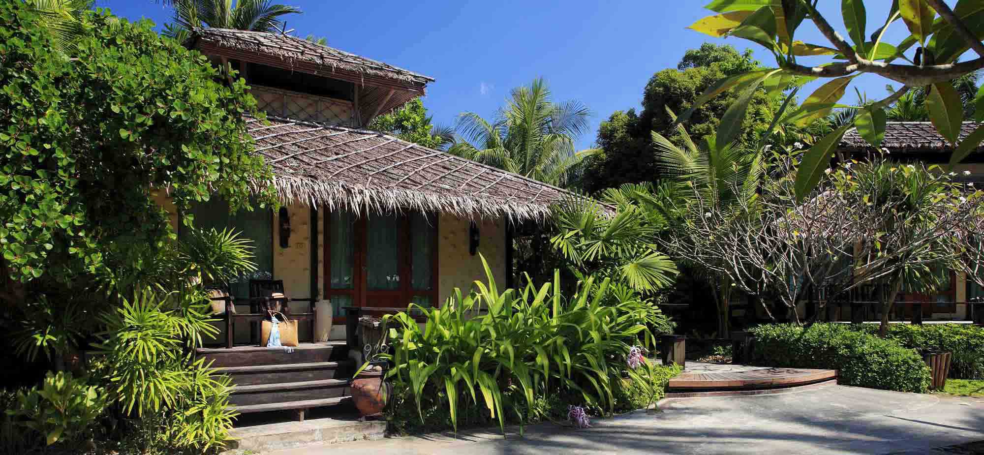 Premium Deluxe Ocean Front Cabana