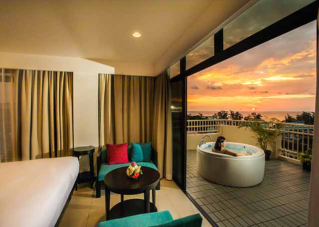 Deluxe Honeymoon SPA Suite at The Terraces