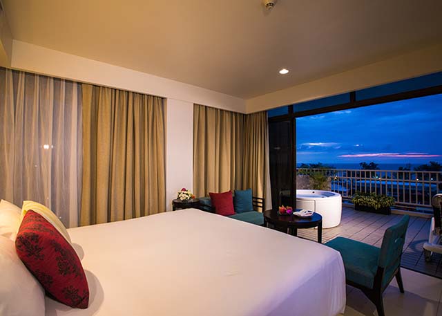 Deluxe Honeymoon SPA Suite at The Terraces