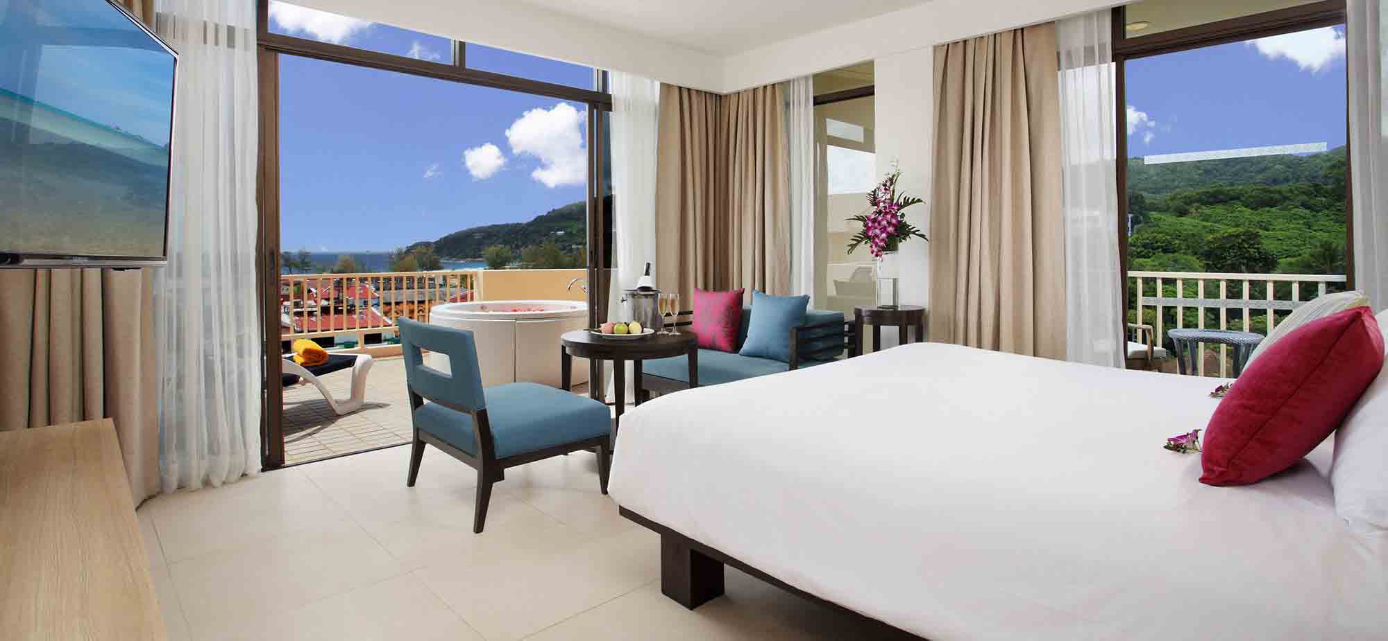 Deluxe Honeymoon SPA Ssuite at The Terraces