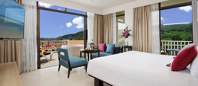 豪华蜜月水疗露台套房