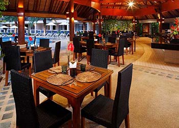 waves pool bar