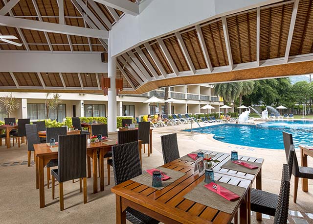 Waves Restaurant & Pool Bar