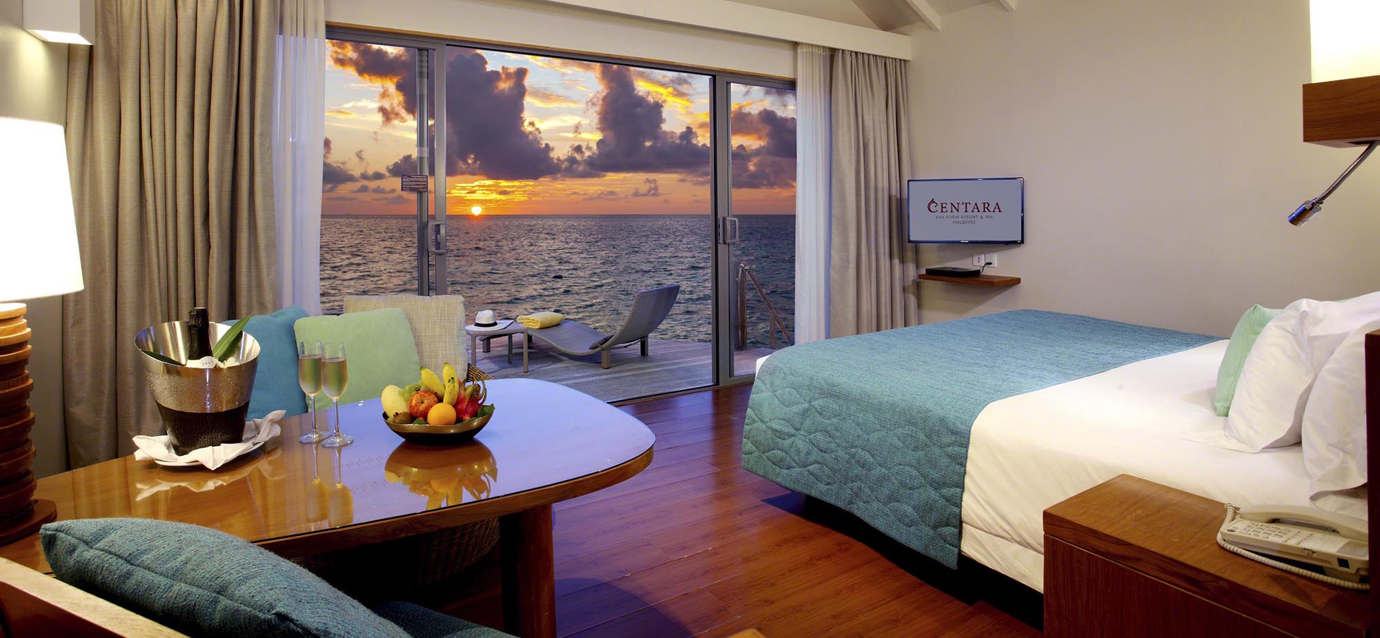Deluxe Sunset Water Villa