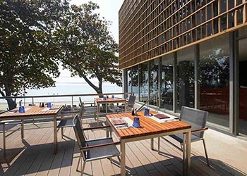 Qube Pool Bar