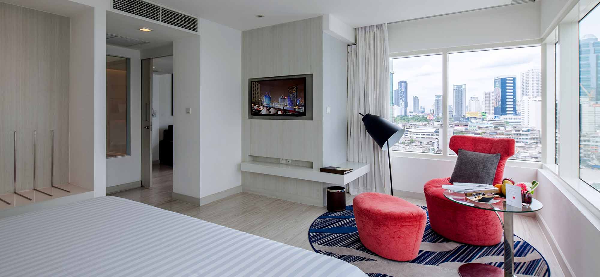 Deluxe One Bedroom Suite