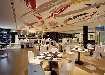 cafe 9 dinner set up