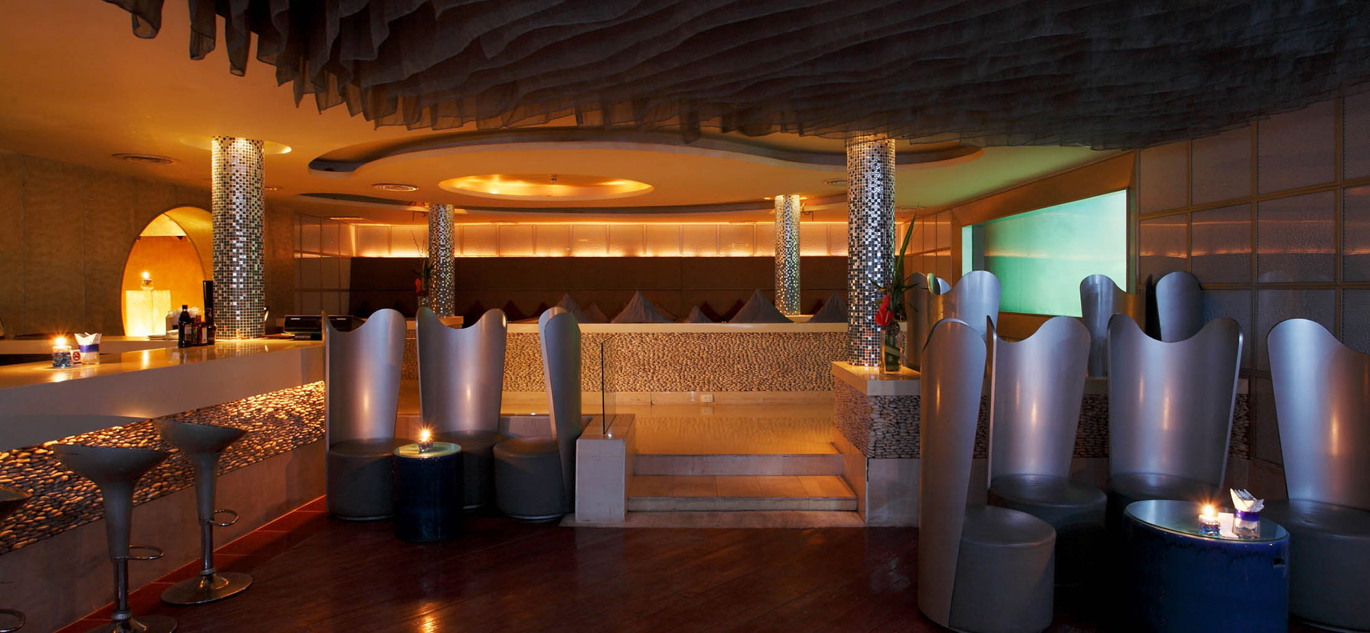 Deep Blu Bar & Lounge