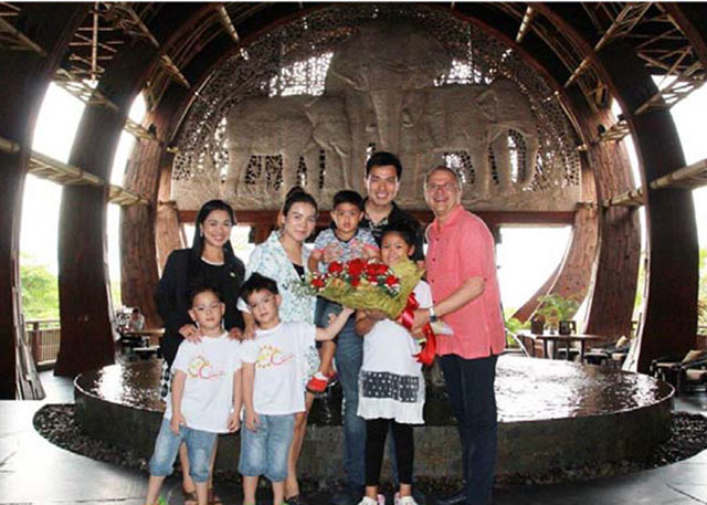Centara Grand Mirage Beach Resort Pattaya welcomes Nong Nutcha s family