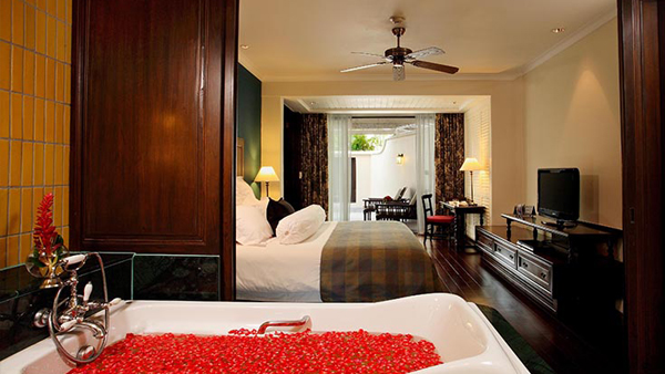 One Bedroom Premium Pool Suite