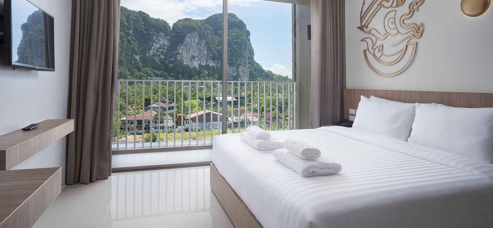 Centra Superior Pool View